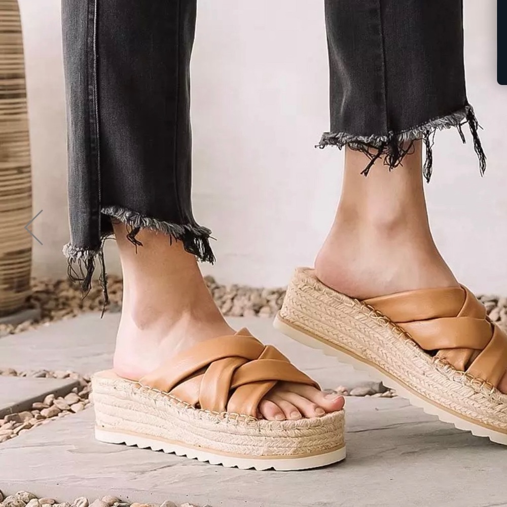 ☀️NWOT- VICI-Sandals Espadrille-Tan Color-Size 8